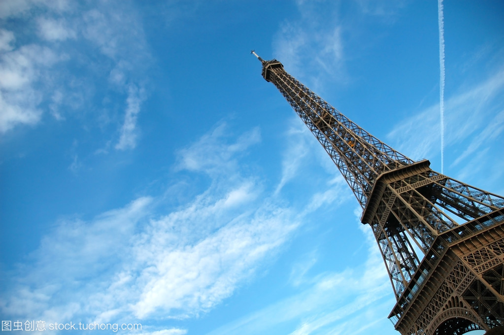 埃菲尔铁塔 铁铸的巴黎精神象征