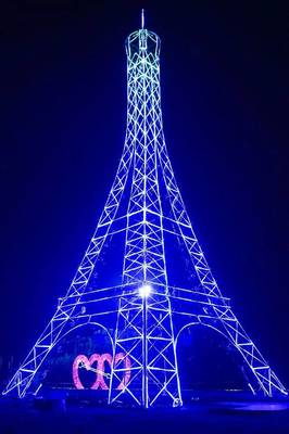 7月江苏夜晚里最美的光，我想带你去看看铁塔