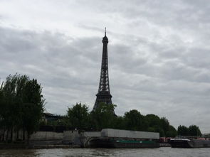 埃菲尔铁塔的张扬 游走巴黎散记之一